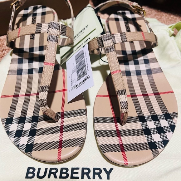 Unfortunately this sandals are to small for me - Picture 3 of 5